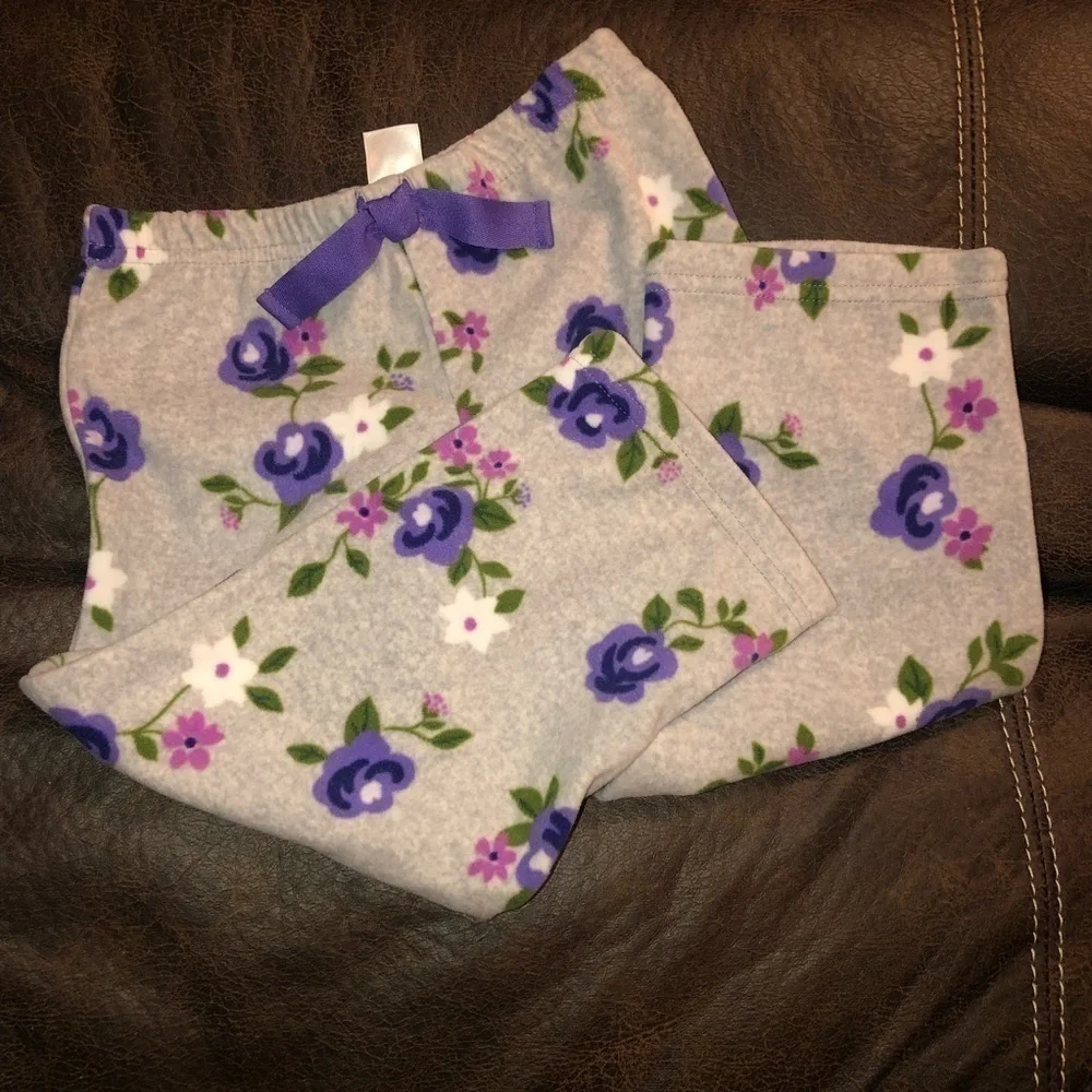 5/$25 Carter’s size 3T girls sweatpants. Purple and gray floral polyester pants